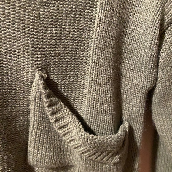 Distressed green sweater - Picture 3 of 4